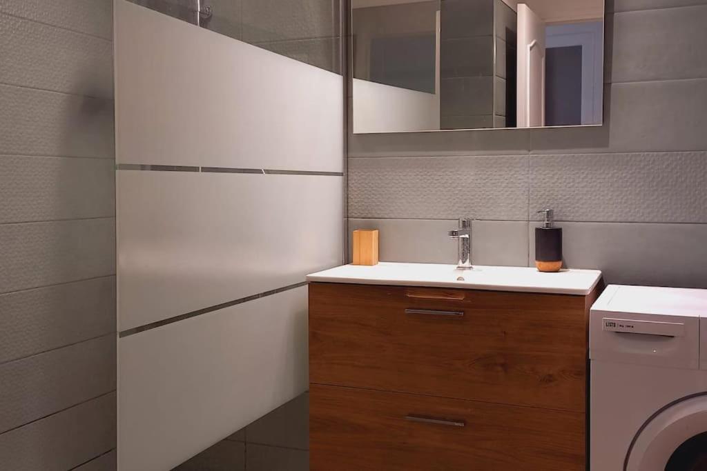 Immeuble Le Regency, Appartement 4 Pieces, 80 Metres De La Plage Ментона Екстериор снимка